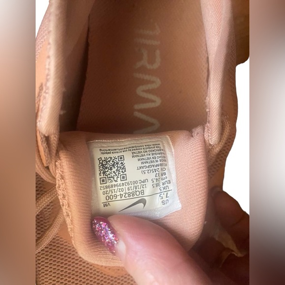 Nike sneakers Size 7.5 - Picture 5 of 8